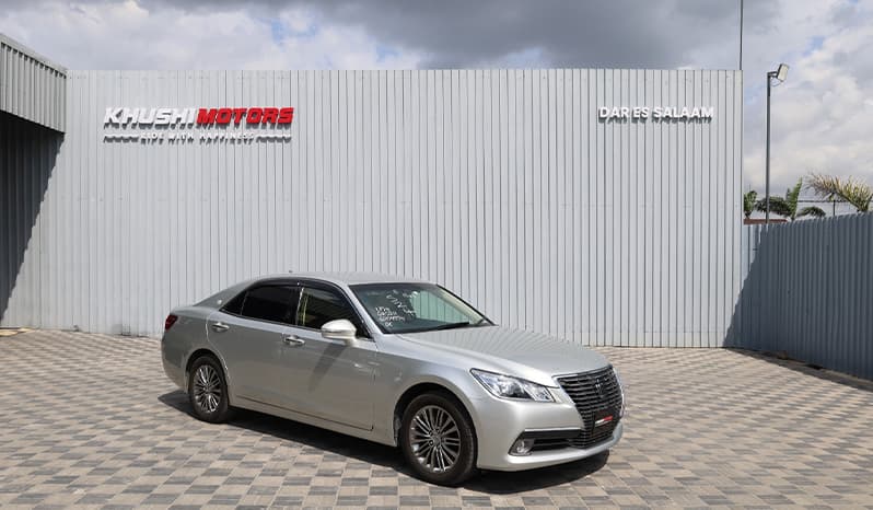 2014 Toyota Crown image-1