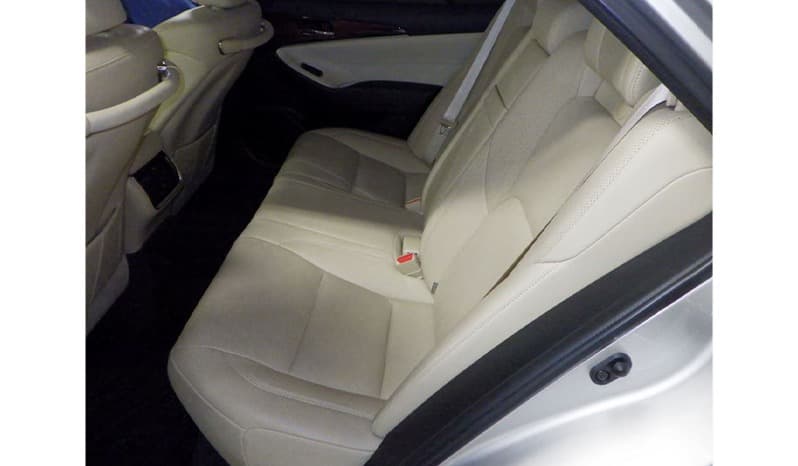 2014 Toyota Crown image-2