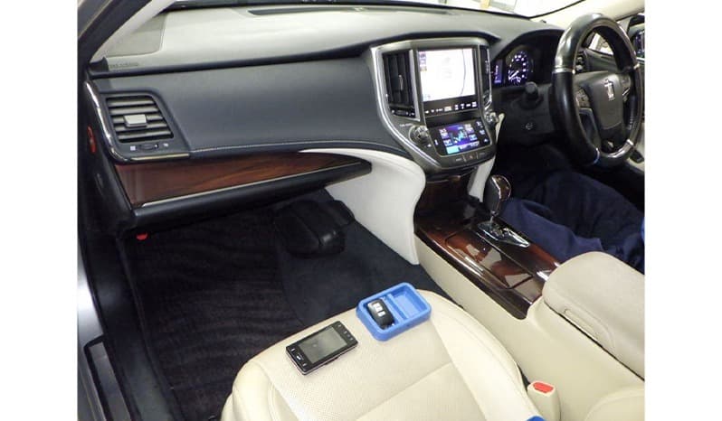 2014 Toyota Crown image-3
