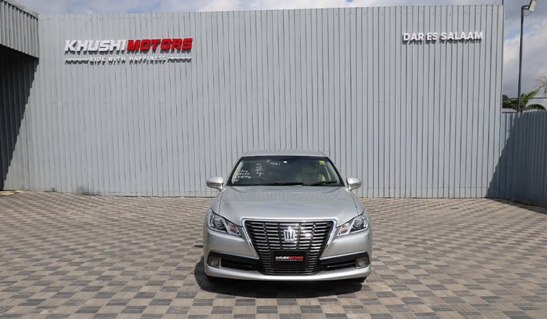 2014 Toyota Crown image-8