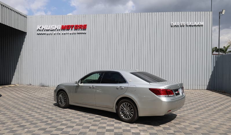 2014 Toyota Crown image-10
