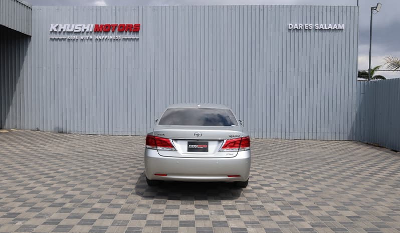 2014 Toyota Crown image-11