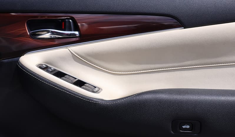 2014 Toyota Crown image-16