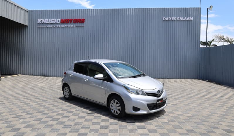 2011 Toyota Vitz image-1