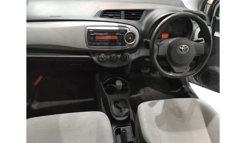 2011 Toyota Vitz image-3