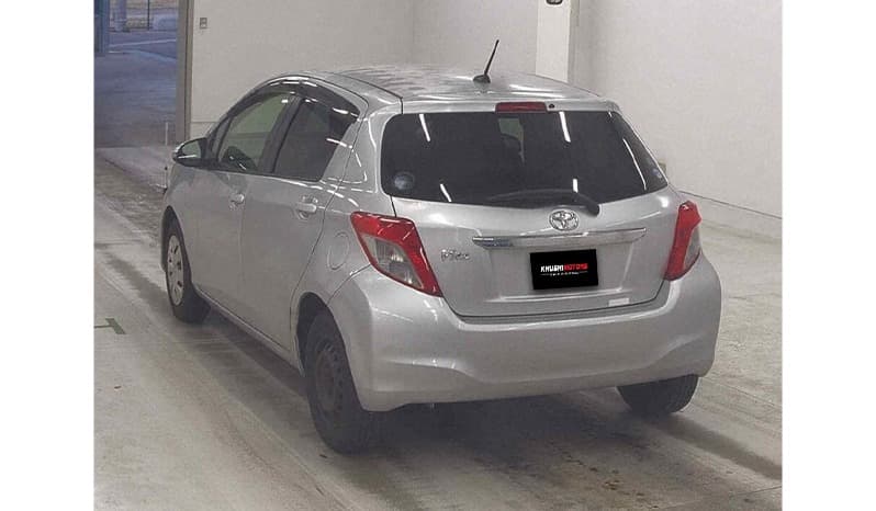 2011 Toyota Vitz image-6