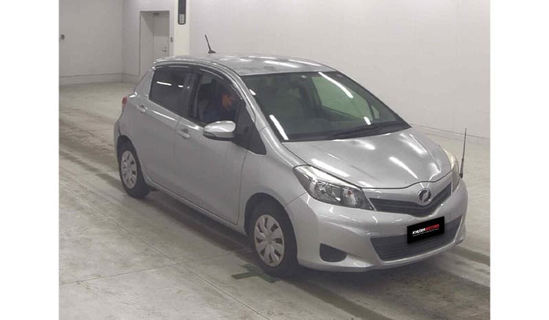 2011 Toyota Vitz image-7