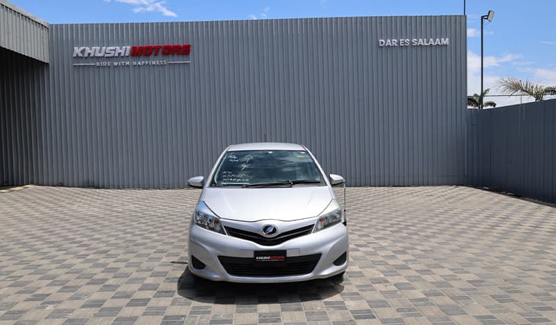 2011 Toyota Vitz image-8