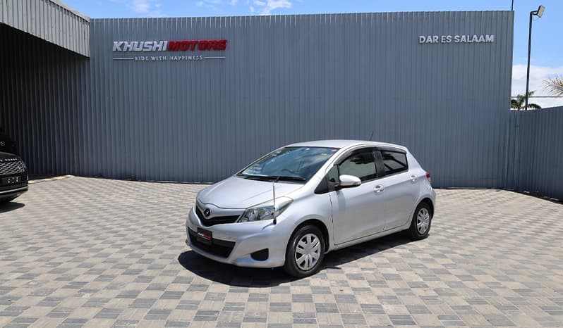 2011 Toyota Vitz image-9