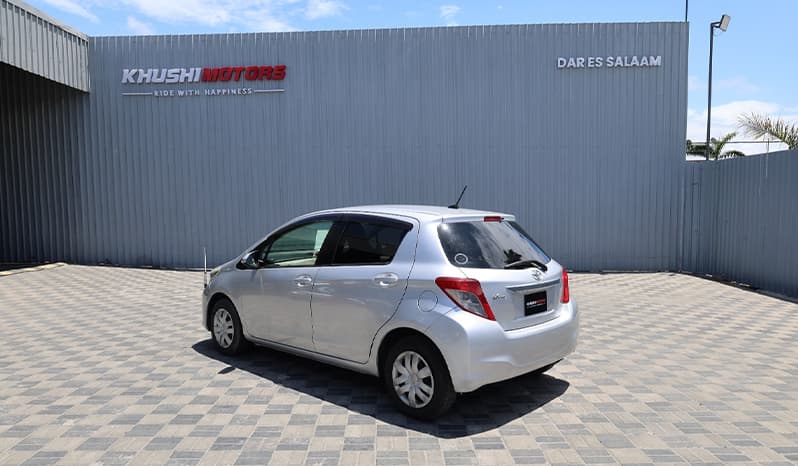 2011 Toyota Vitz image-10