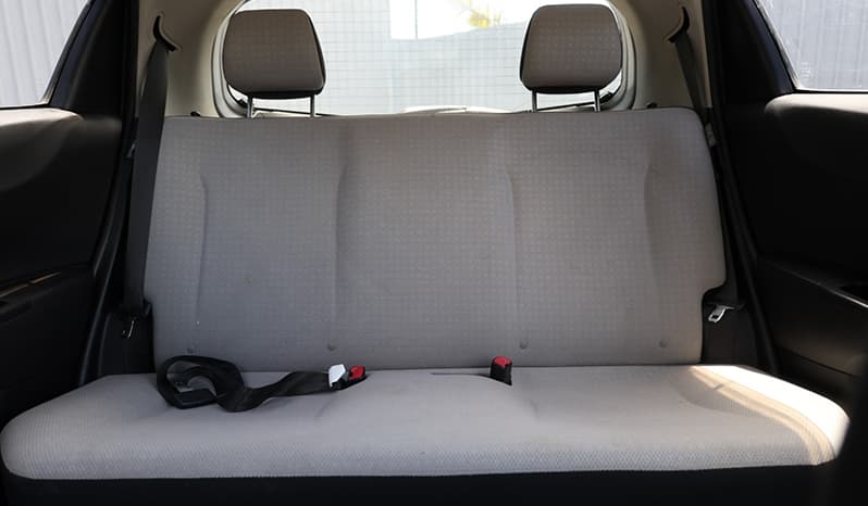 2011 Toyota Vitz image-15
