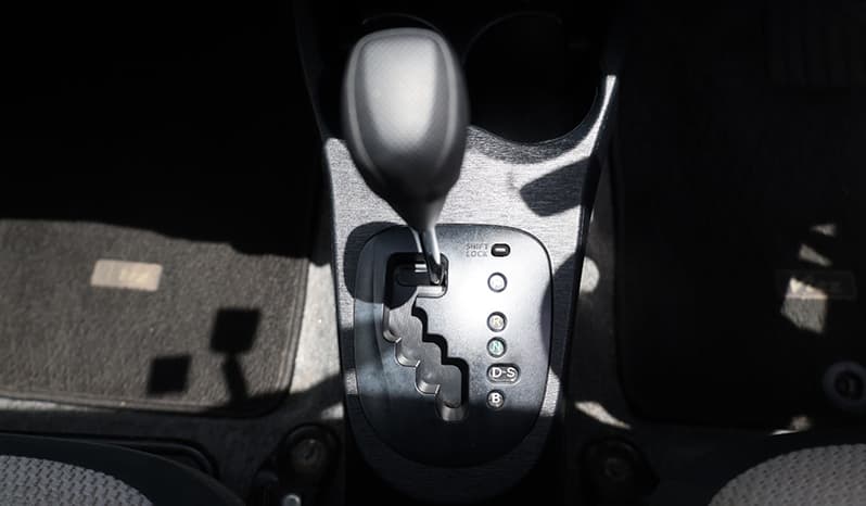 2011 Toyota Vitz image-16