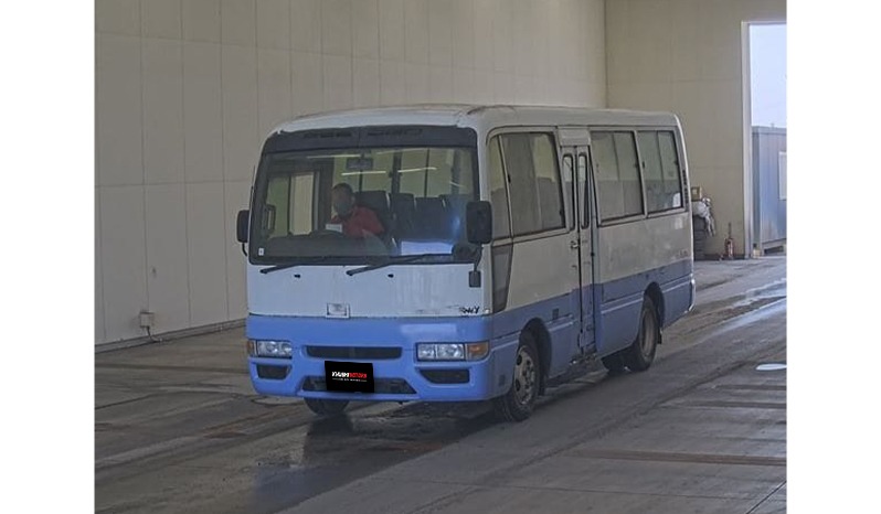 2004 Isuzu Journey Bus image-1