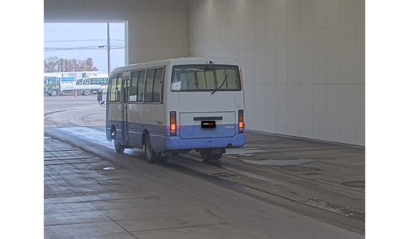 2004 Isuzu Journey Bus image-4