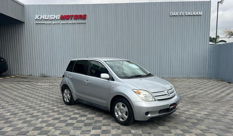 2003 Toyota IST image-1