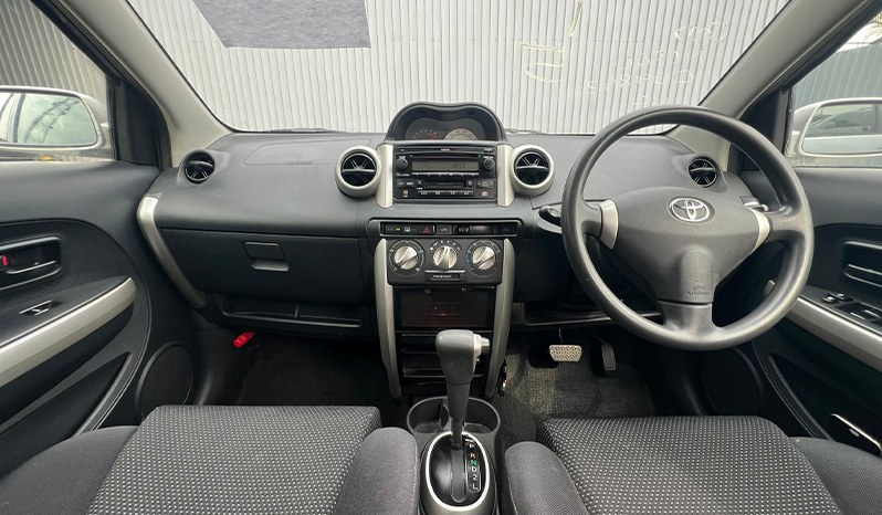 2003 Toyota IST image-7