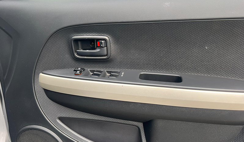2003 Toyota IST image-10