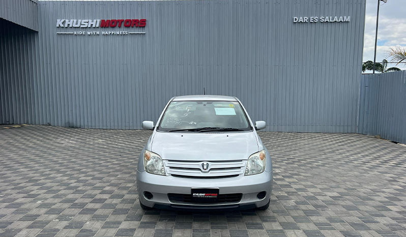 2002 Toyota IST image-2