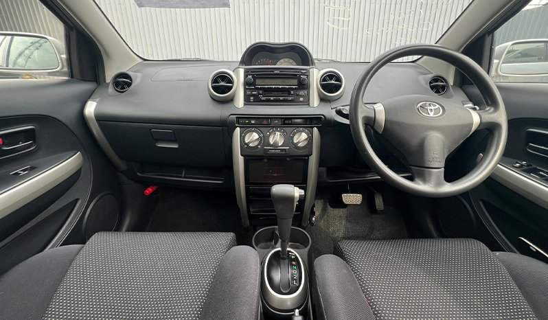 2002 Toyota IST image-7