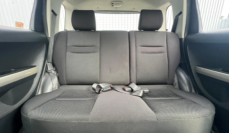 2002 Toyota IST image-8