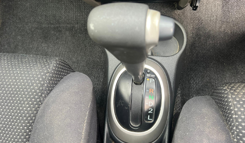 2002 Toyota IST image-9