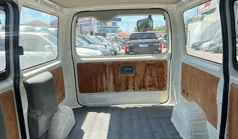 2007 Toyota Hiace image-5