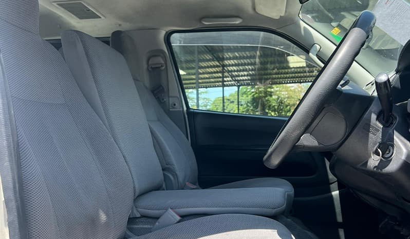 2007 Toyota Hiace image-7