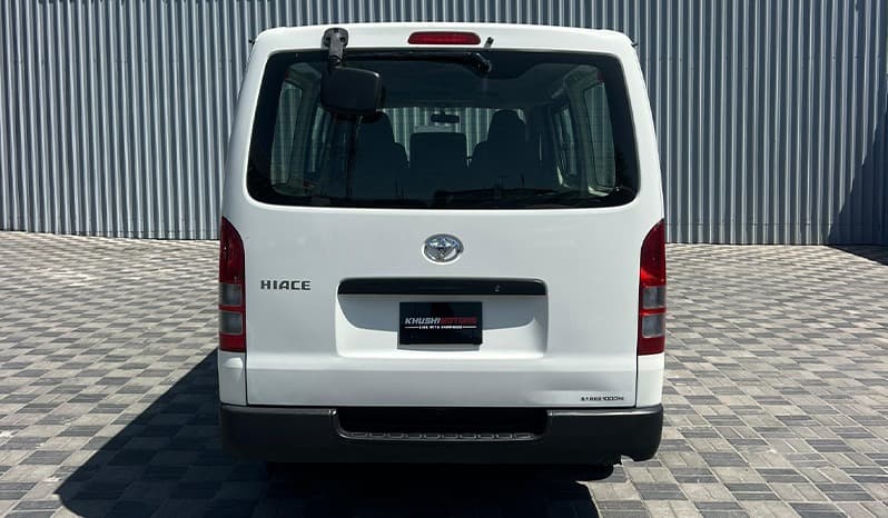 2007 Toyota Hiace image-9