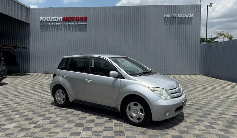 2002 Toyota IST image-1