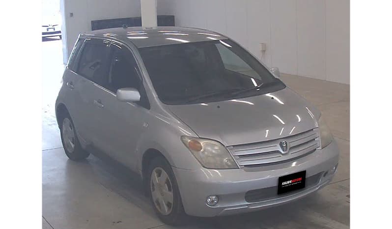 2002 Toyota IST image-2