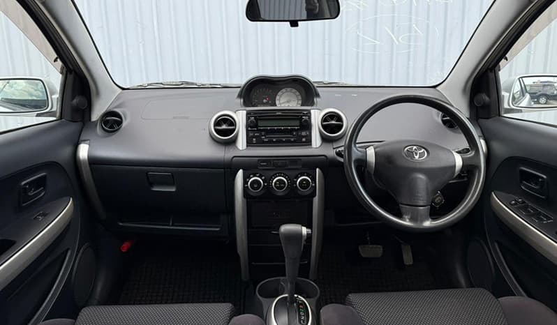 2002 Toyota IST image-13