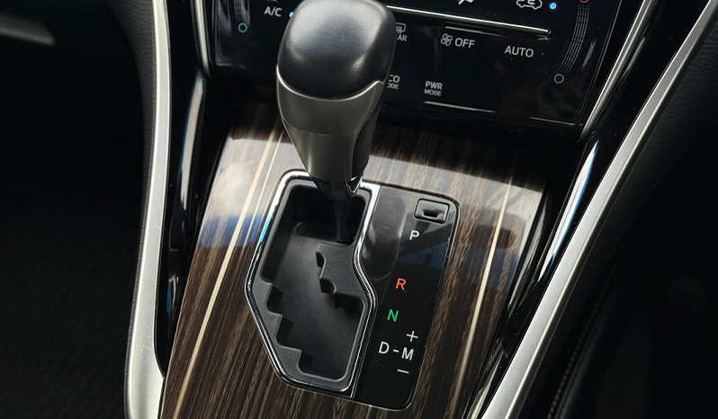 2015 Toyota Harrier image-16
