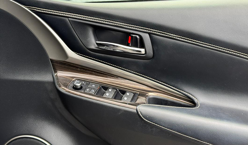 2015 Toyota Harrier image-17