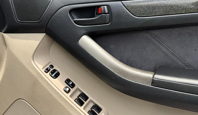 2004 Toyota Hilux Surf image-16