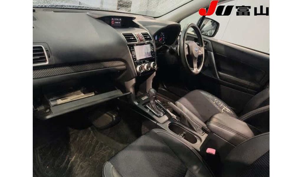 2015 Subaru Forester image-2