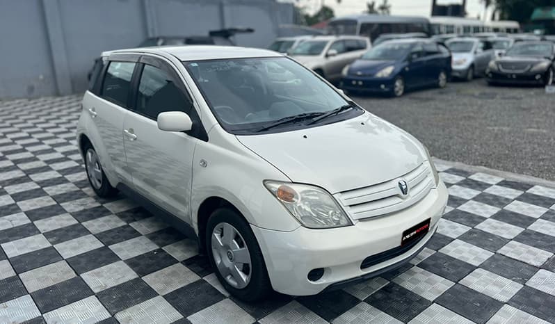 2002 Toyota IST image-17