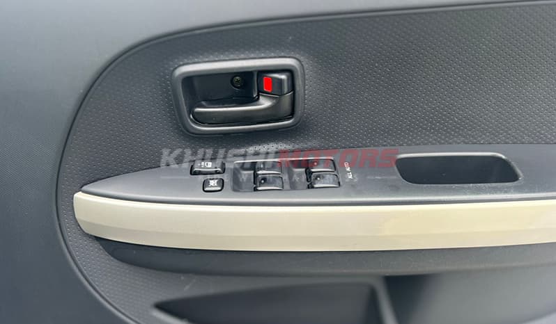 2002 Toyota IST image-24