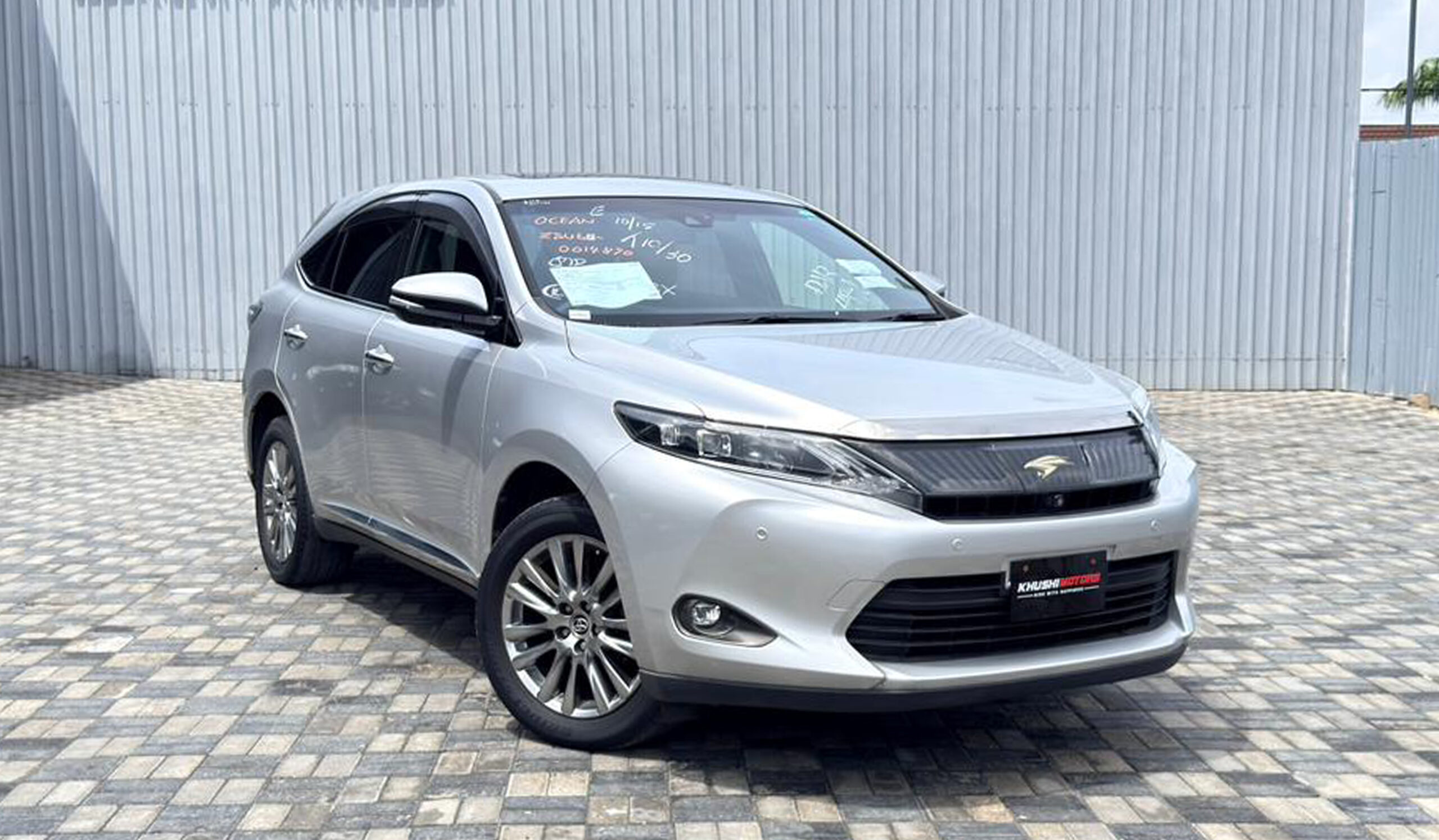 2015 Toyota Harrier image-1