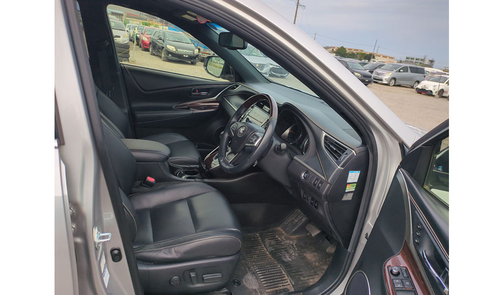 2015 Toyota Harrier image-7