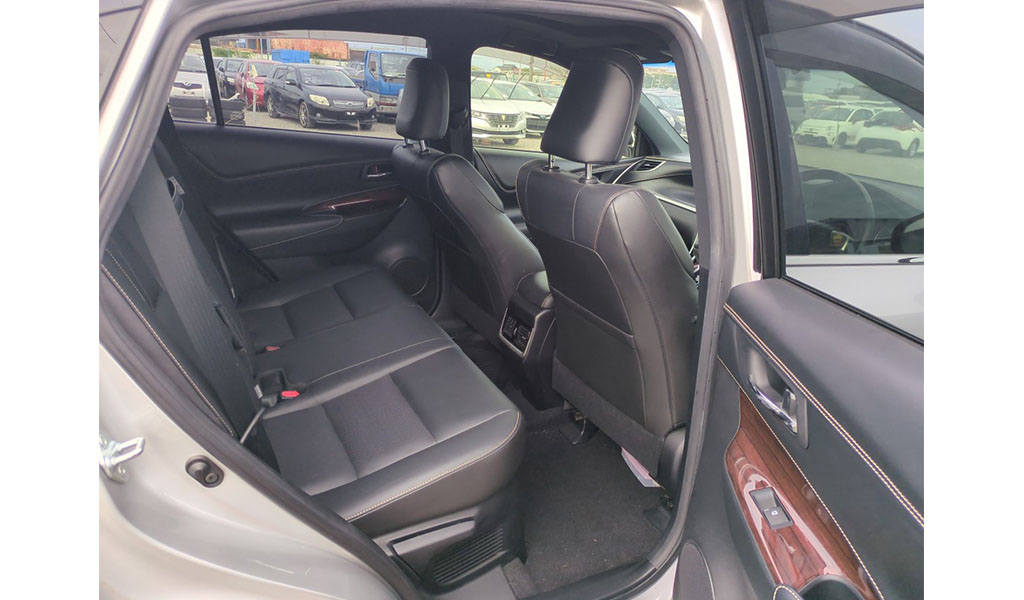 2015 Toyota Harrier image-8