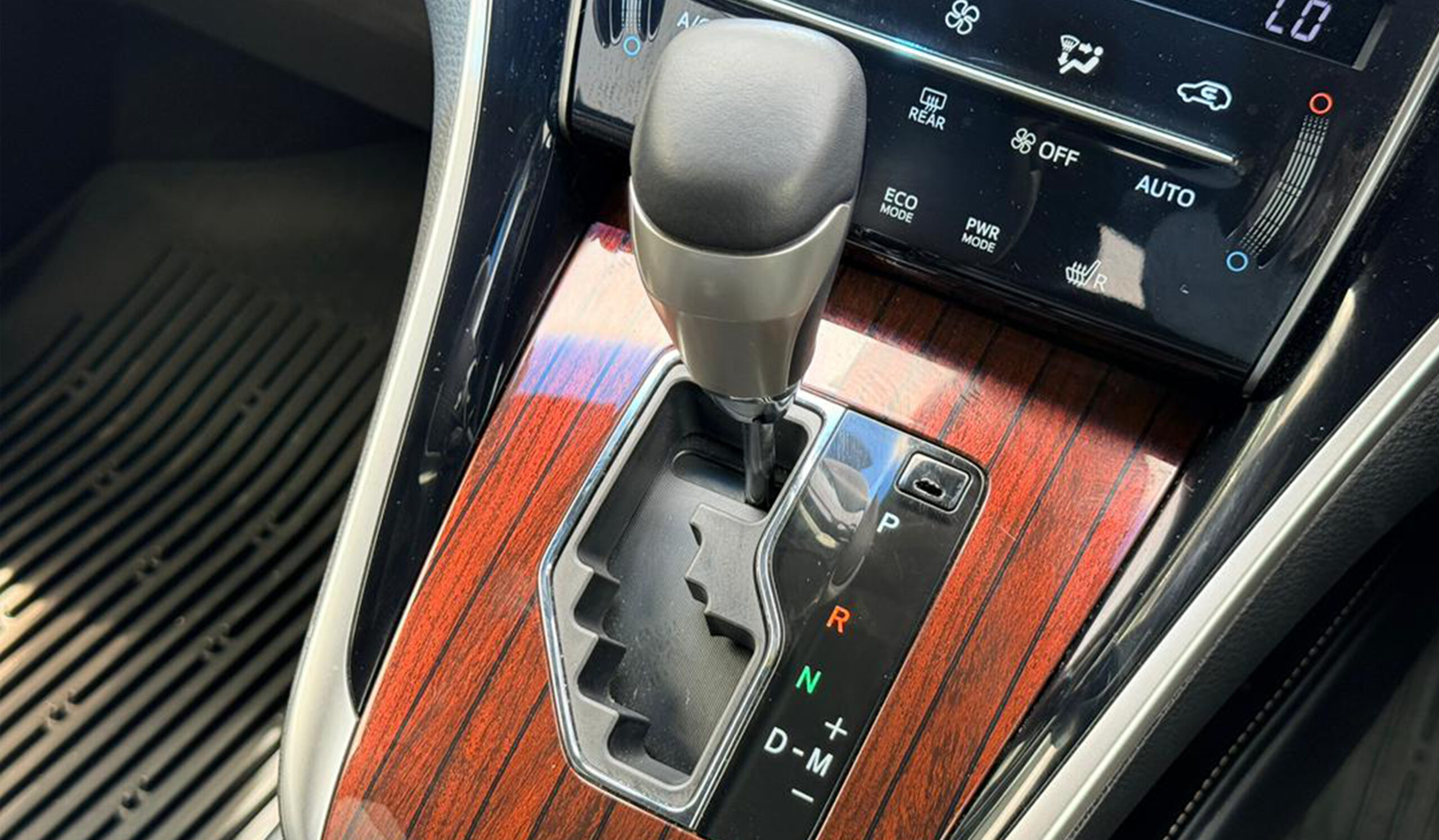 2015 Toyota Harrier image-10