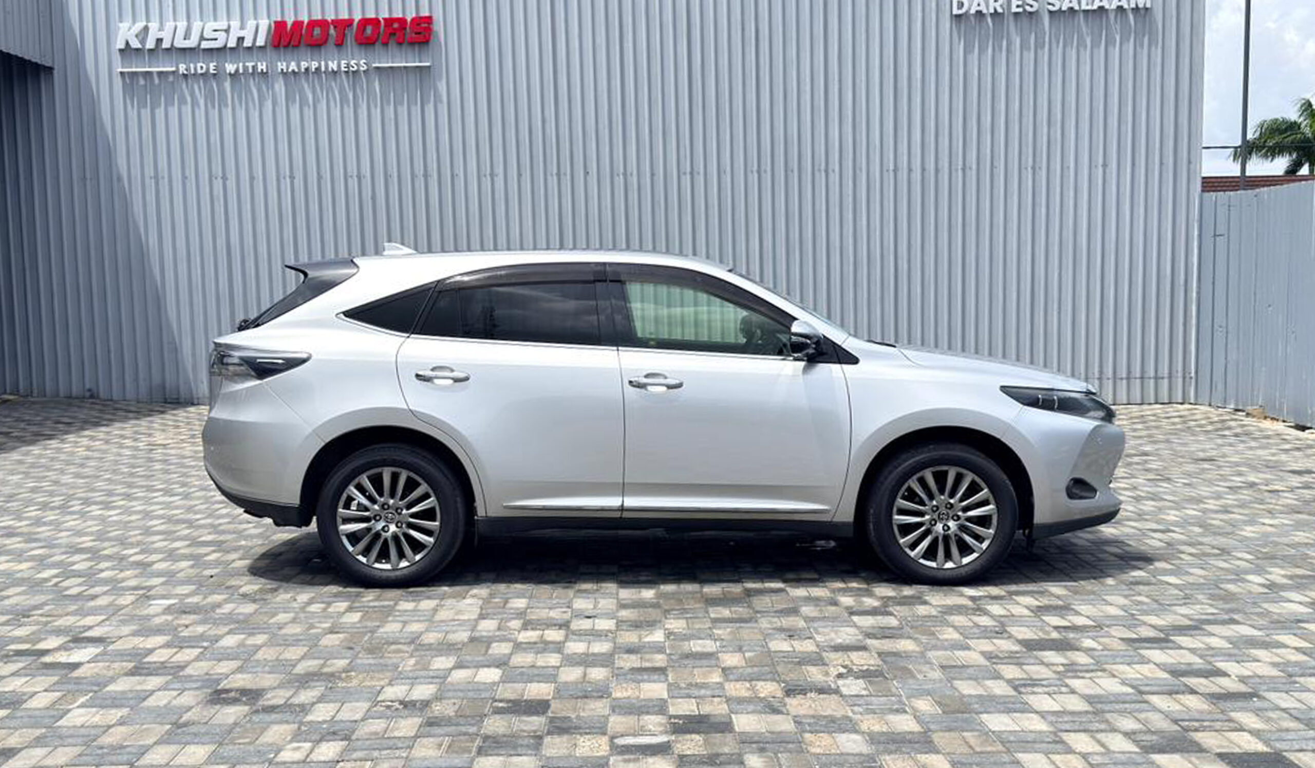 2015 Toyota Harrier image-14