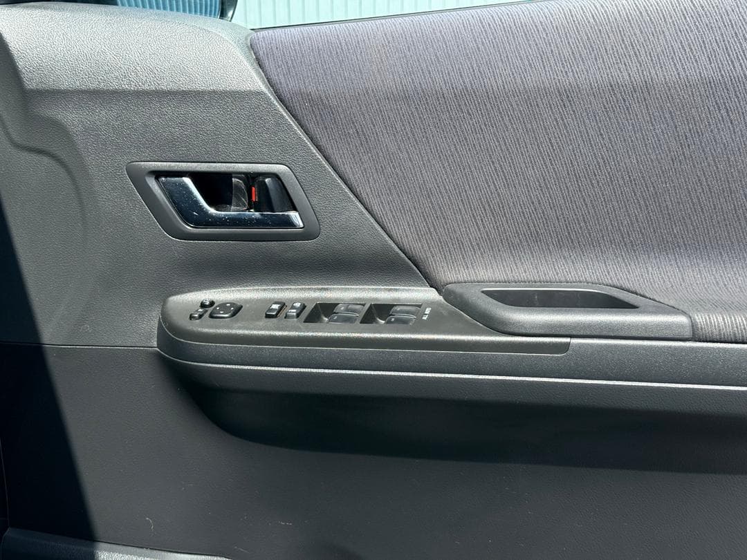 2010 Toyota Alphard image-16