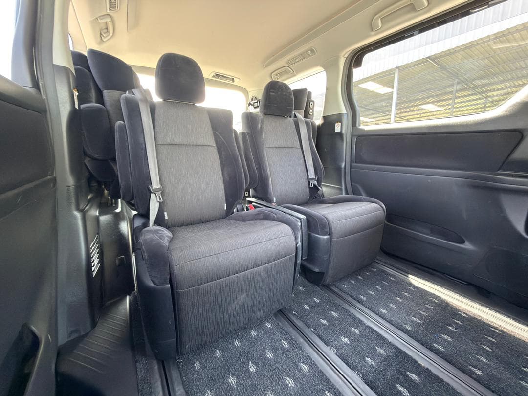 2010 Toyota Alphard image-17