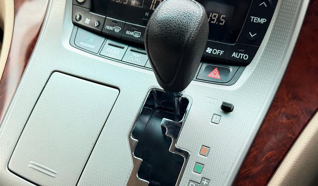 2011 Toyota Alphard image-11