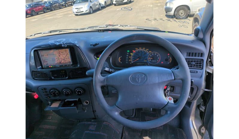 2000 Toyota Noah image-6