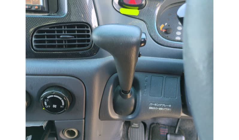 2000 Toyota Noah image-9