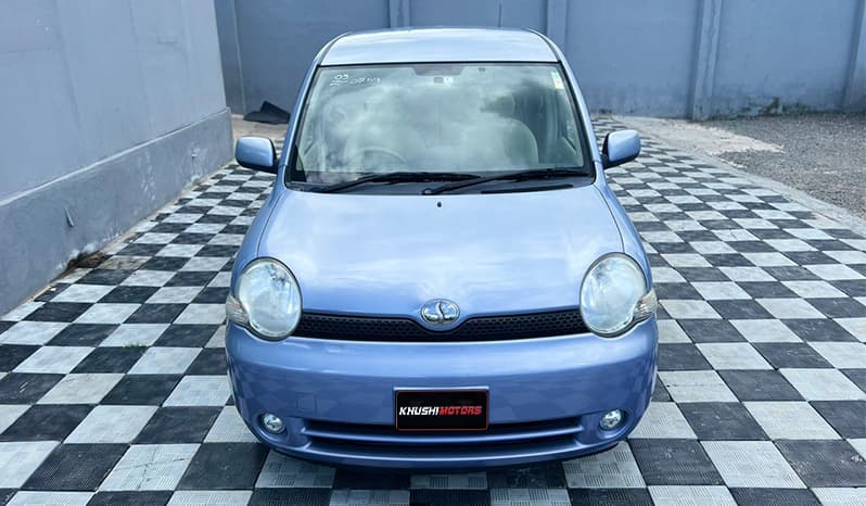 2003 Toyota Sienta image-1