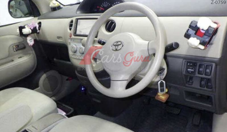 2003 Toyota Sienta image-2