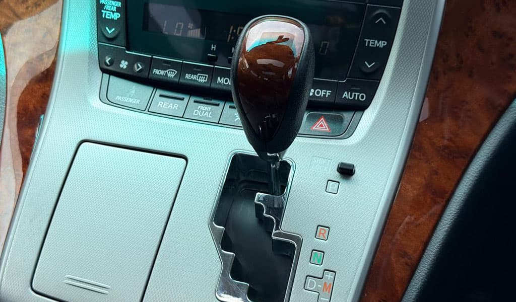 2010 Toyota Alphard image-11